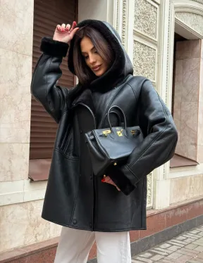 Женская дубленка с капюшоном - фото 8