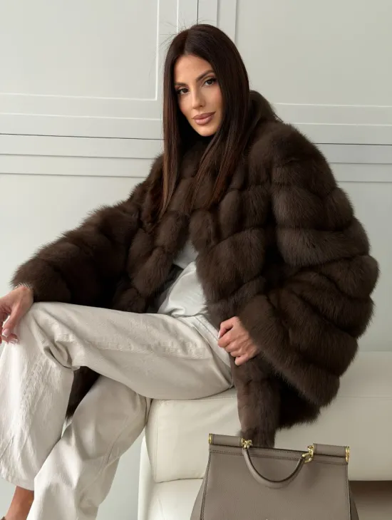 Женская шуба из меха куницы - фото 10