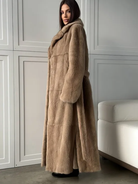 Прямая шуба из меха норки с поясом (бежевая) - фото 5