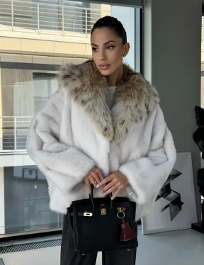 Белое норковое пончо-шуба с капюшоном из рыси - фото 9
