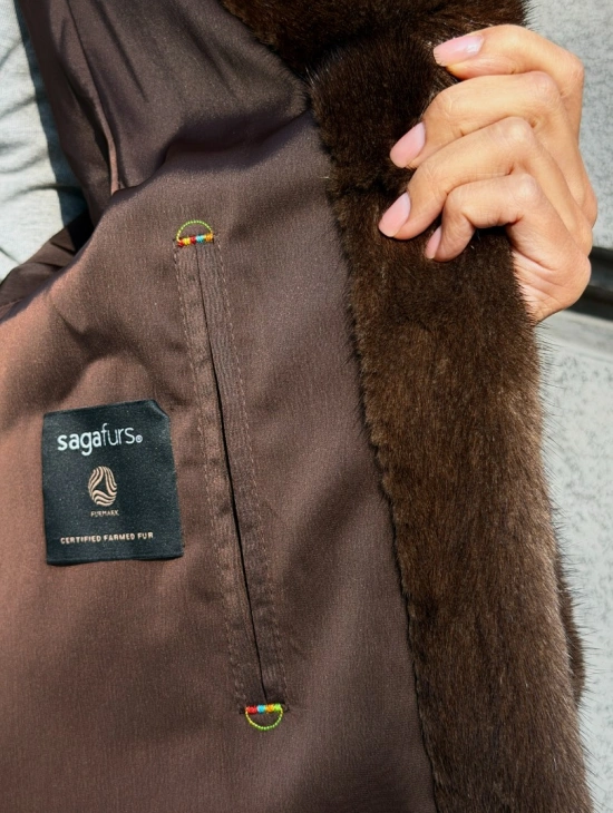 Женская шуба из аукционного меха норки SAGA FURS - фото 1
