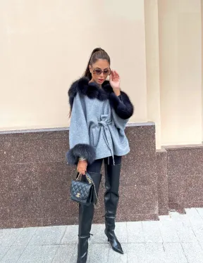 Пончо из натуральной шерсти с капюшоном из песца - фото 6