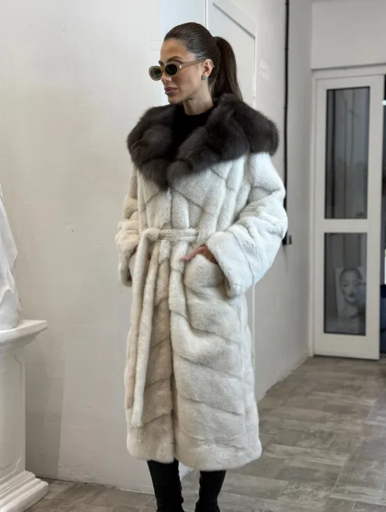 Шуба из меха норки Velvet с капюшоном из меха куницы - фото 4