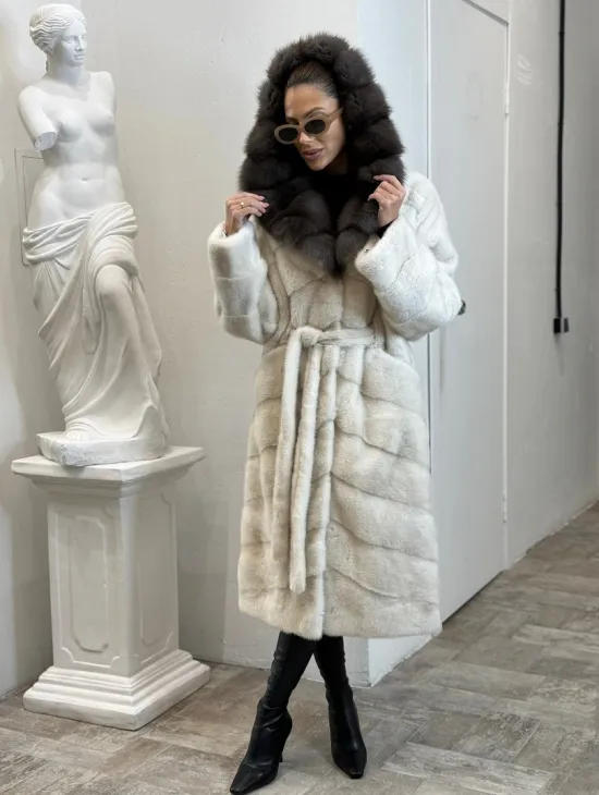 Шуба из меха норки Velvet с капюшоном из меха куницы - фото 5