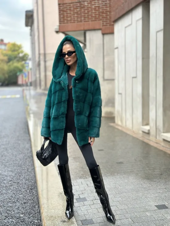 Короткая норковая шуба с капюшоном - цвет морской изумруд - фото 5