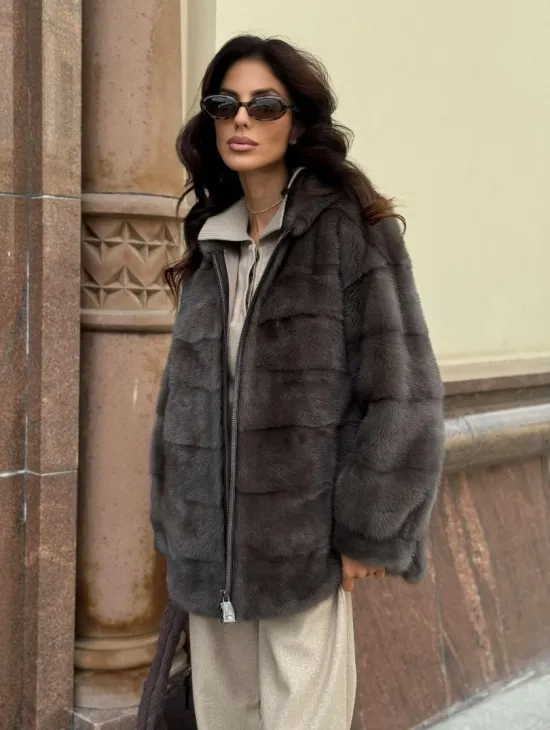 Бомбер из меха норки с капюшоном - цвет мокко - фото 4