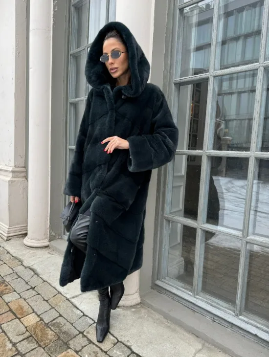 Шуба из плюшевой норки NAFA с капюшоном  - цвет черный изумруд - фото 3