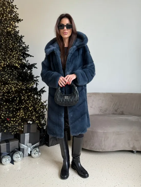 Норковая шуба с капюшоном, паркет - синего цвета - фото 0