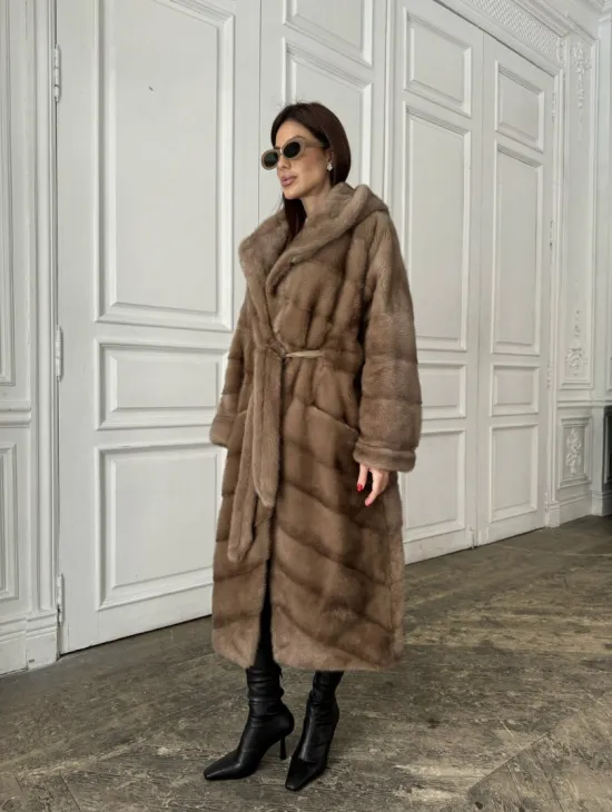 Норковое кимоно с капюшоном в цвете пастель - фото 6