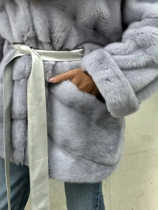 Шуба норковая с капюшоном из меха куницы - цвет голубой - фото 2