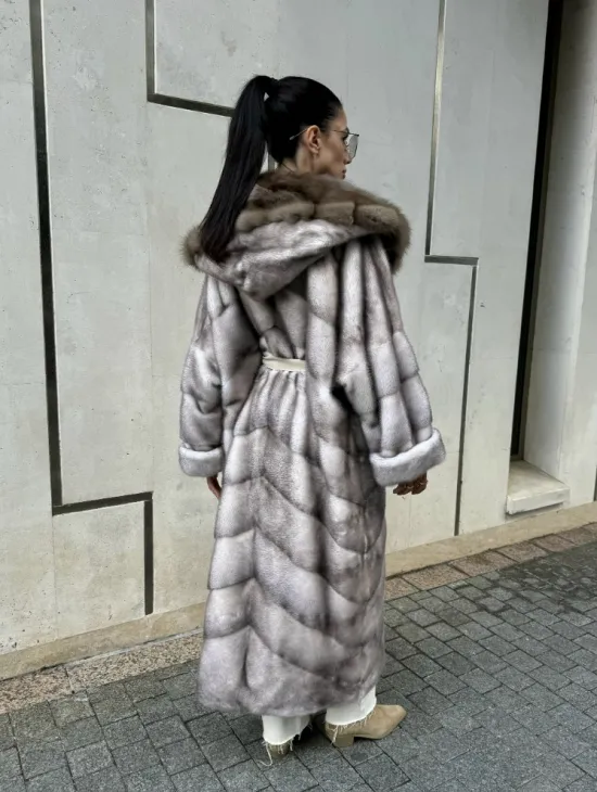 Шуба норковая с капюшоном из меха куницы - колотый лед - фото 11
