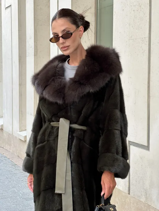 Шуба норковая с капюшоном из меха куницы - цвет темный хаки - фото 1