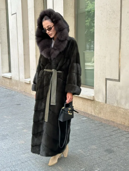 Шуба норковая с капюшоном из меха куницы - цвет темный хаки - фото 0